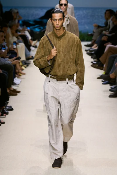 Look 28